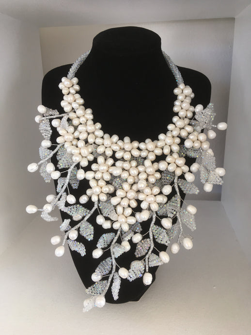 LUXURY PEARL NECKLACE